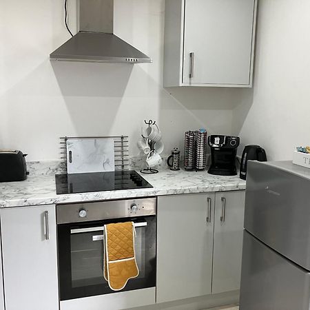 Lancing Apartments - Spacious 2 Bed - Sleeps 6 - Burnham Village Слау Екстер'єр фото
