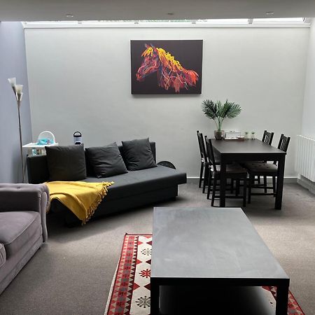 Lancing Apartments - Spacious 2 Bed - Sleeps 6 - Burnham Village Слау Екстер'єр фото
