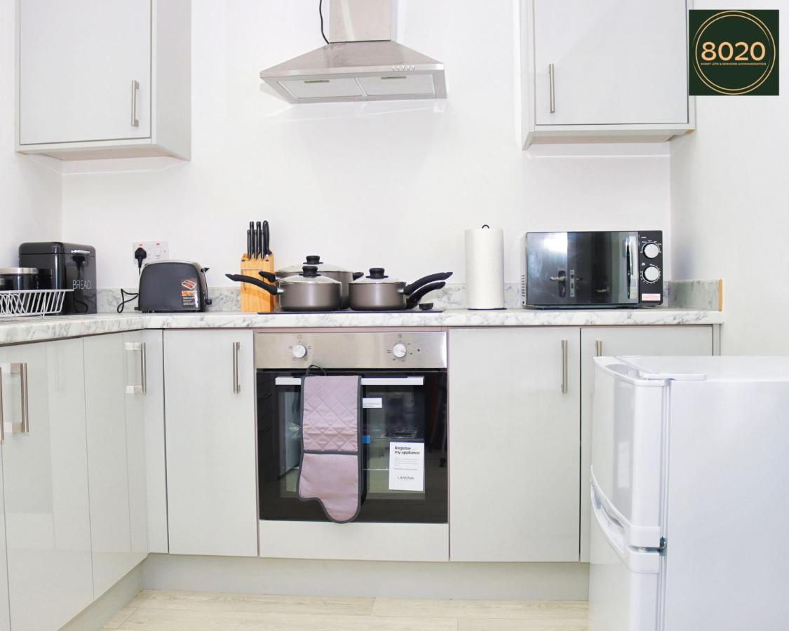 Lancing Apartments - Spacious 2 Bed - Sleeps 6 - Burnham Village Слау Екстер'єр фото