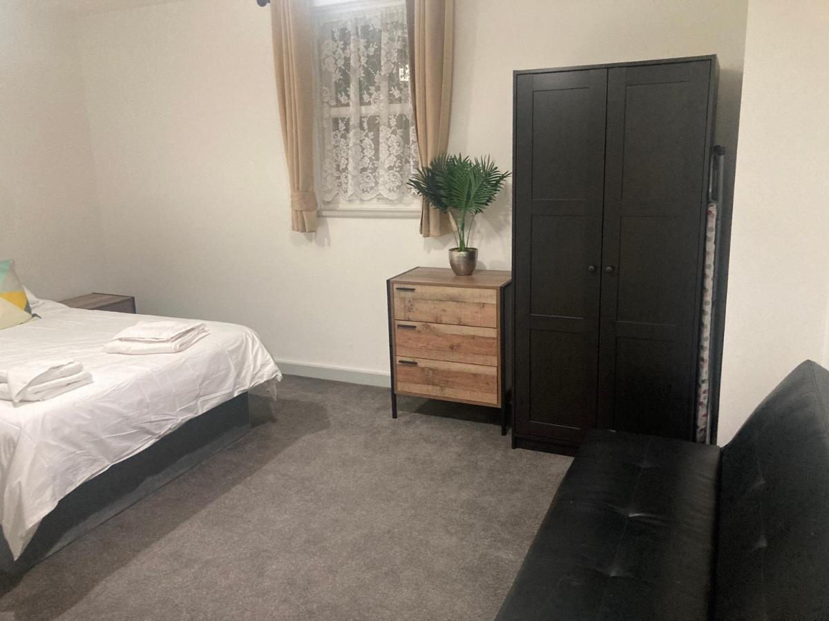 Lancing Apartments - Spacious 2 Bed - Sleeps 6 - Burnham Village Слау Екстер'єр фото