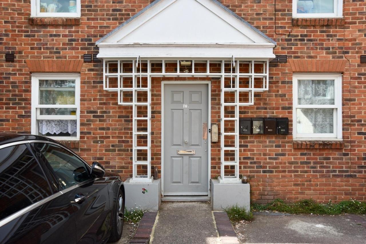 Lancing Apartments - Spacious 2 Bed - Sleeps 6 - Burnham Village Слау Екстер'єр фото