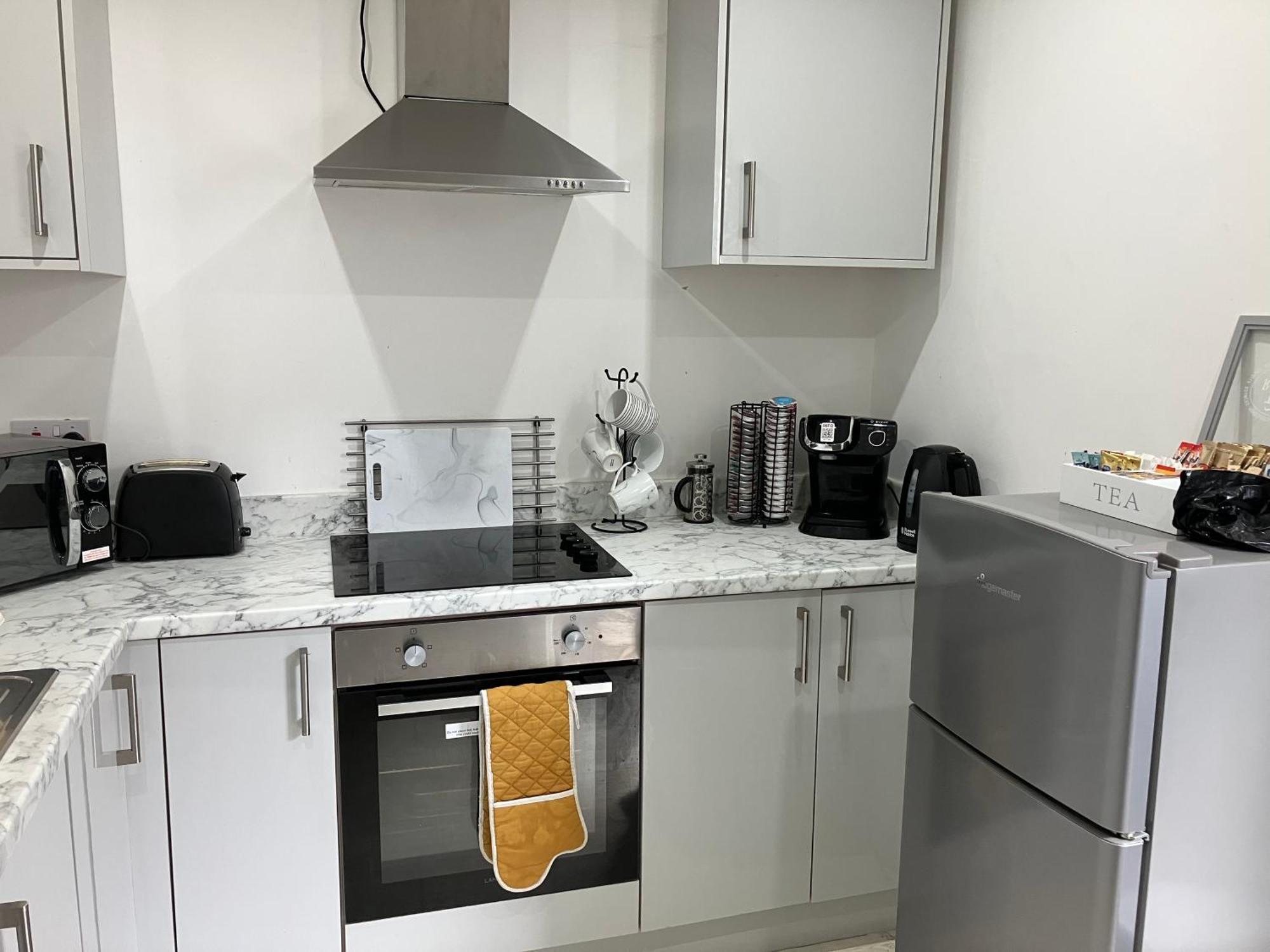 Lancing Apartments - Spacious 2 Bed - Sleeps 6 - Burnham Village Слау Екстер'єр фото